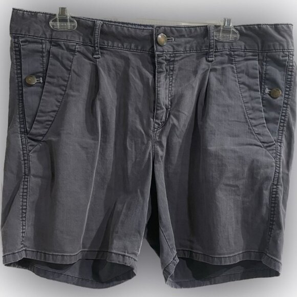 Gap Ladies Navy shorts. Size 10. Super cute! - Picture 1 of 4
